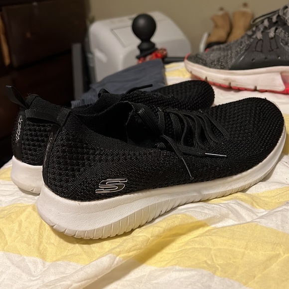 Athletic shoes I am looking to sale. All are size 7 or 7 1/2 messages pm for $ - Picture 5 of 9